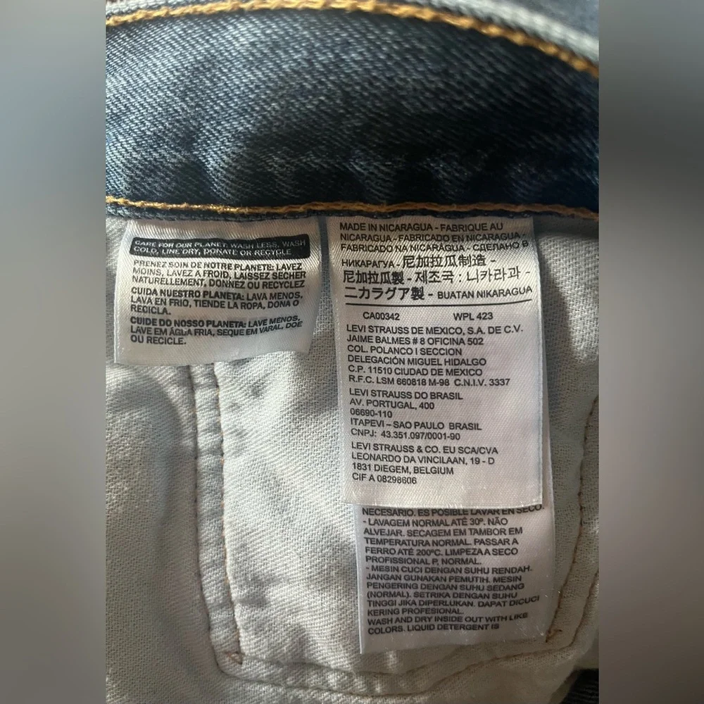 Levi's 505 Straight-Leg Blue Jeans. Excellent condition. Men’s size 38x32